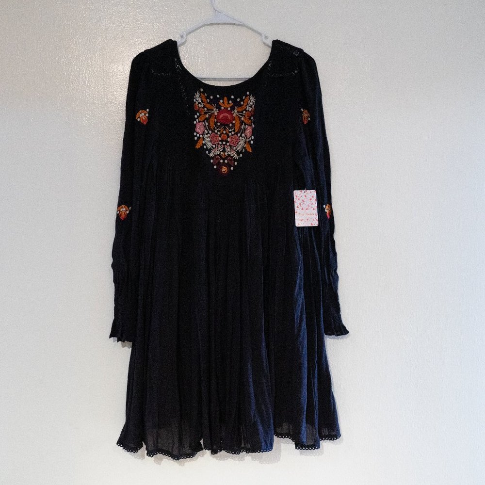 🖤🍁Free People Embroidered Floral Dress